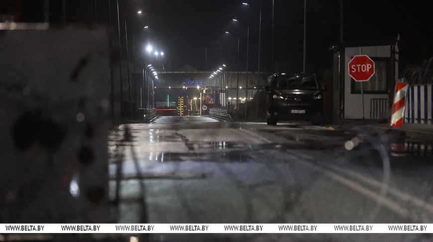 पोलैंड गुरुवार को बेलारूस के साथ सीमा पार को फिर से खोलेगा